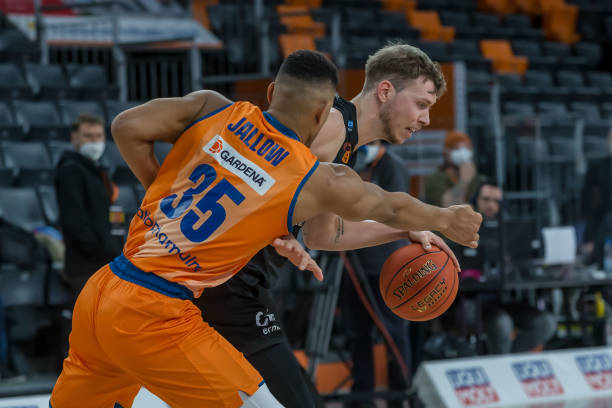 他在篮球公 他在篮球公