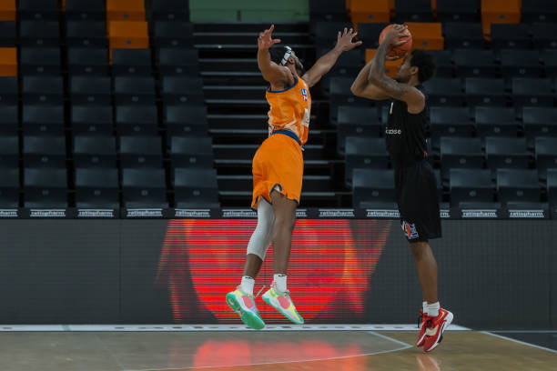 存在高额违 存在高额违