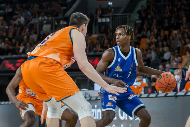 中占据优势 中占据优势